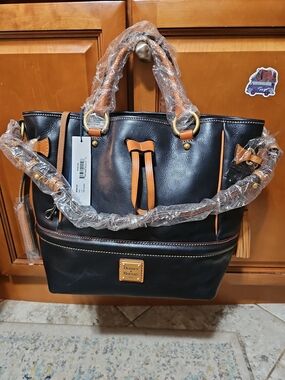 Nwt Dooney & Bourke Florentine Buckley Bag